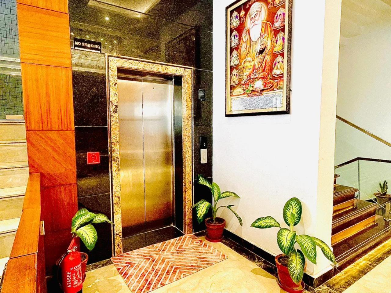 Hotel Ekas Lucknow Exterior photo
